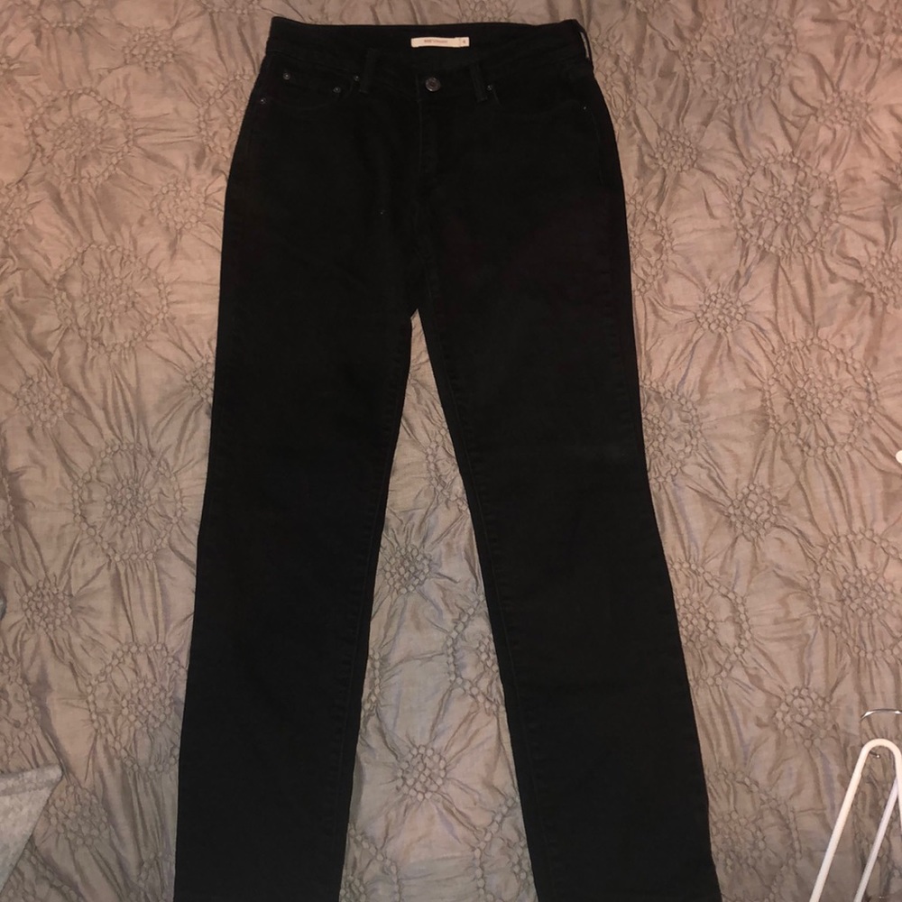 BLACK LEVI’S JEANS